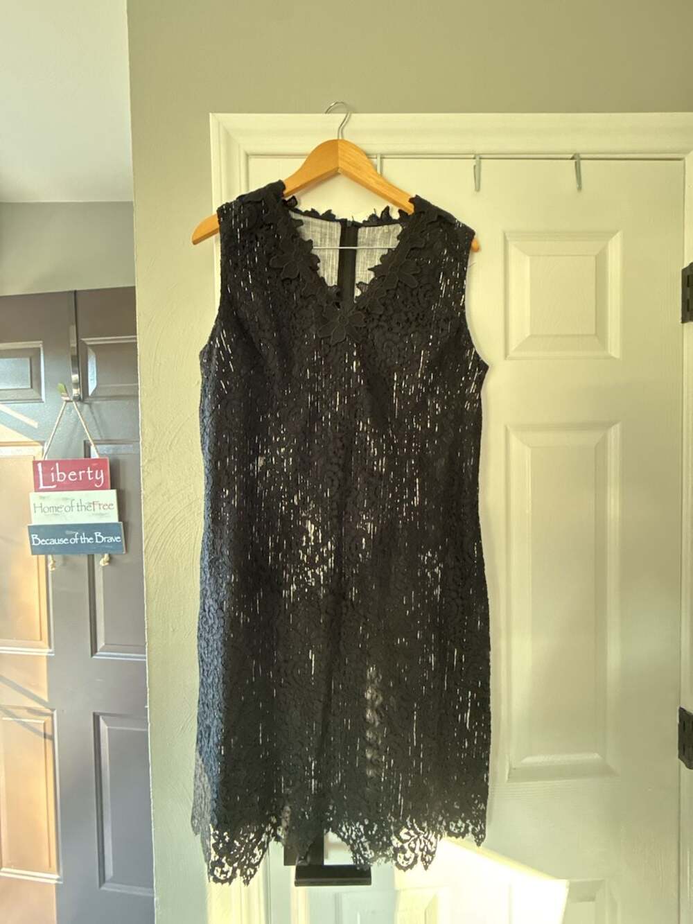 Elie Tahari Naya Black Lace V-Neck Sleeveless Sheath Dress
